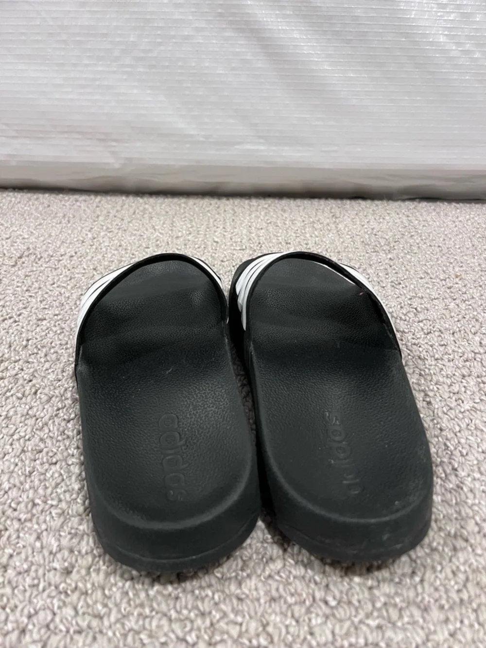adidas Kids Black White Striped Logo Slide Sandals Comfort Kids size 4,